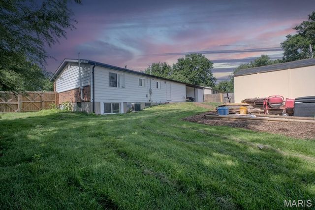 9621 Mesa Drive, St Louis, MO 63132