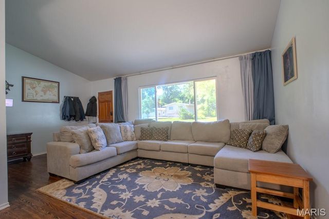 9621 Mesa Drive, St Louis, MO 63132