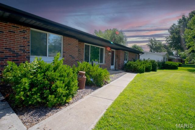 9621 Mesa Drive, St Louis, MO 63132
