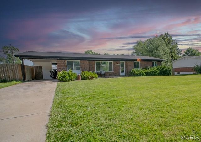 9621 Mesa Drive, St Louis, MO 63132