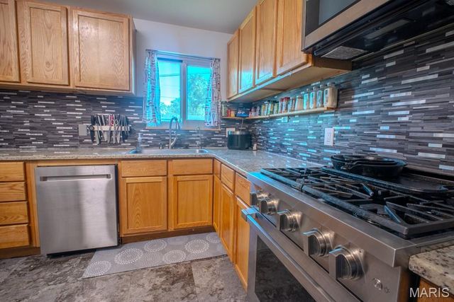 9621 Mesa Drive, St Louis, MO 63132