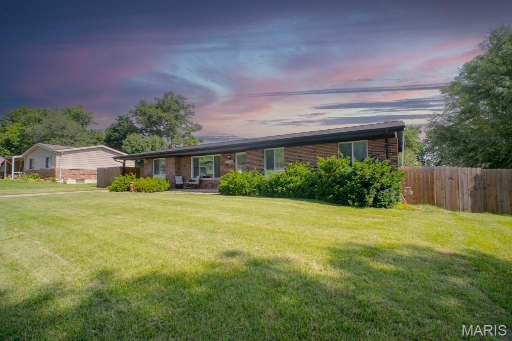 9621 Mesa Drive, St Louis, MO 63132