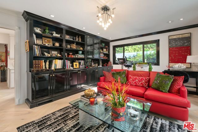 1115 N Bundy Drive, Los Angeles, CA 90049