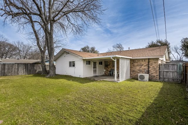 2130 Goerte Drive, Grand Prairie, TX 75051