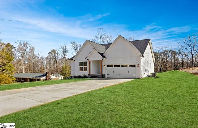 102 Millbrook Circle, Taylors, SC 29687