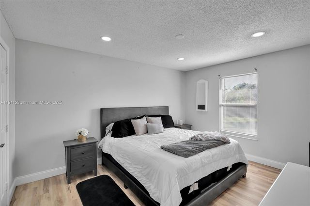 1581 SE Sutton St, Port St. Lucie, FL 34983