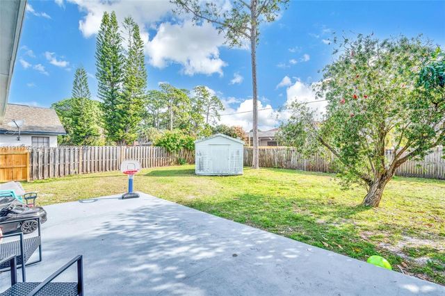 1581 SE Sutton St, Port St. Lucie, FL 34983