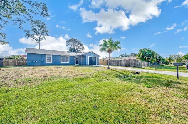 1581 SE Sutton St, Port St. Lucie, FL 34983