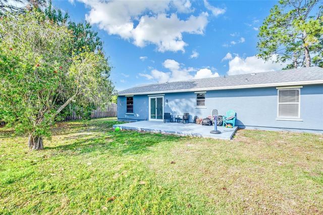 1581 SE Sutton St, Port St. Lucie, FL 34983