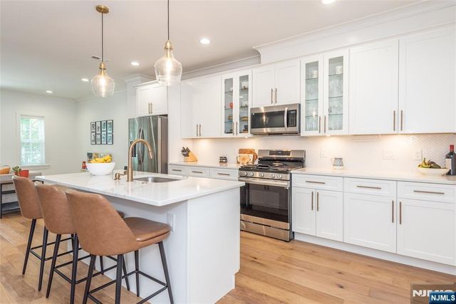 8 Deans Court, Fairfield, NJ 07004