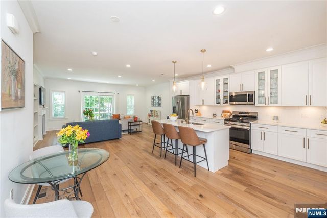 8 Deans Court, Fairfield, NJ 07004