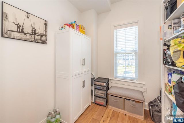 8 Deans Court, Fairfield, NJ 07004