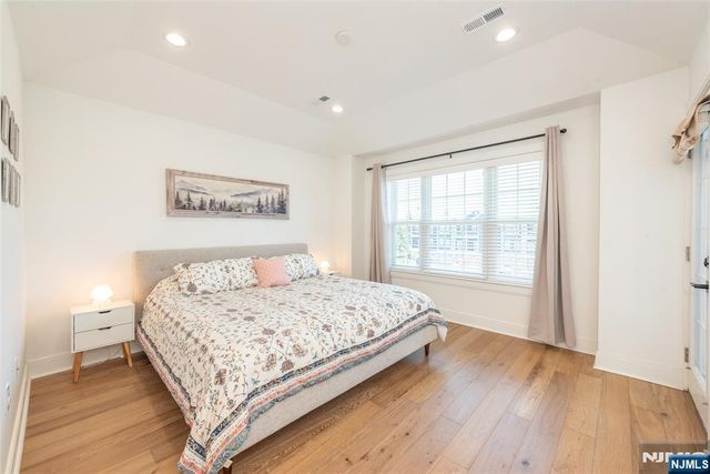 8 Deans Court, Fairfield, NJ 07004