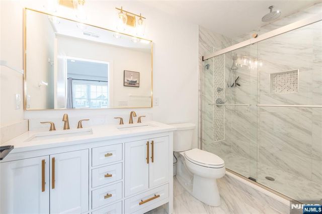 8 Deans Court, Fairfield, NJ 07004