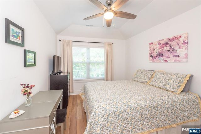 8 Deans Court, Fairfield, NJ 07004