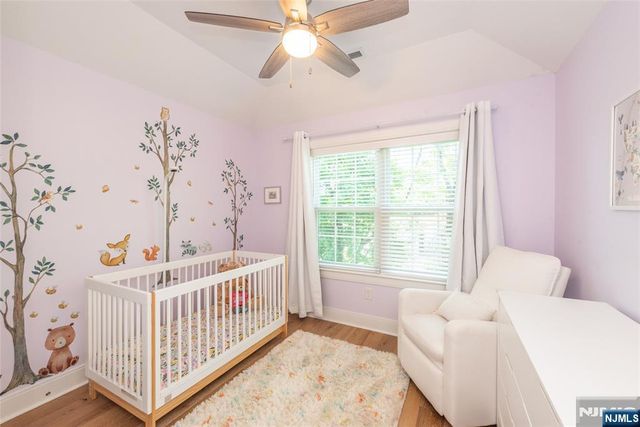 8 Deans Court, Fairfield, NJ 07004