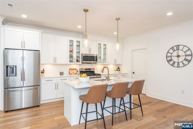 8 Deans Court, Fairfield, NJ 07004