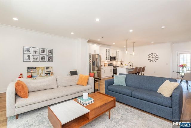 8 Deans Court, Fairfield, NJ 07004