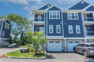 8 Deans Court, Fairfield, NJ 07004