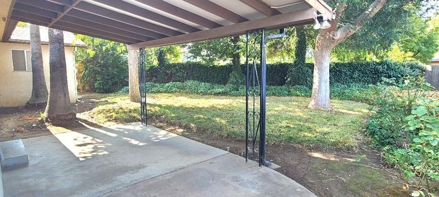 1622 Dennis Avenue, Clovis, CA 93611