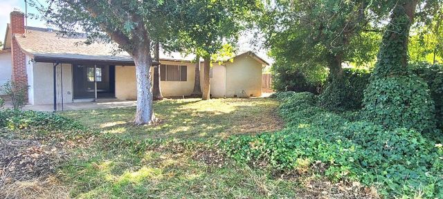 1622 Dennis Avenue, Clovis, CA 93611