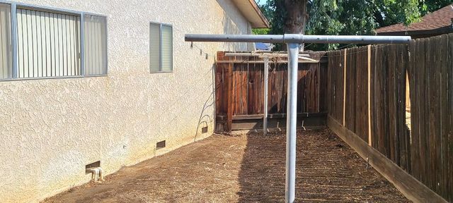 1622 Dennis Avenue, Clovis, CA 93611