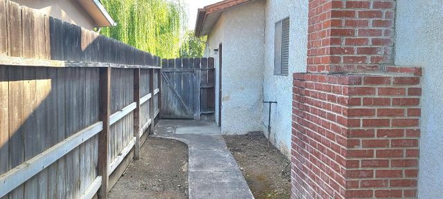 1622 Dennis Avenue, Clovis, CA 93611