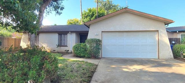1622 Dennis Avenue, Clovis, CA 93611