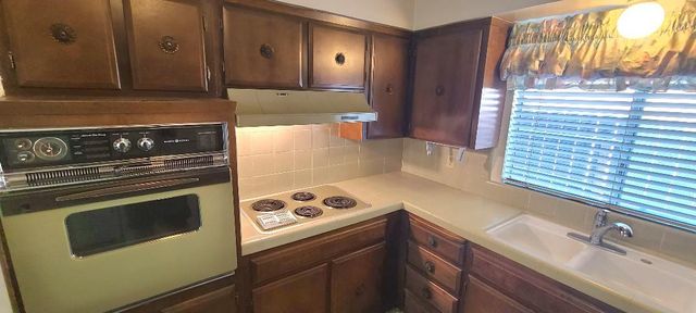 1622 Dennis Avenue, Clovis, CA 93611
