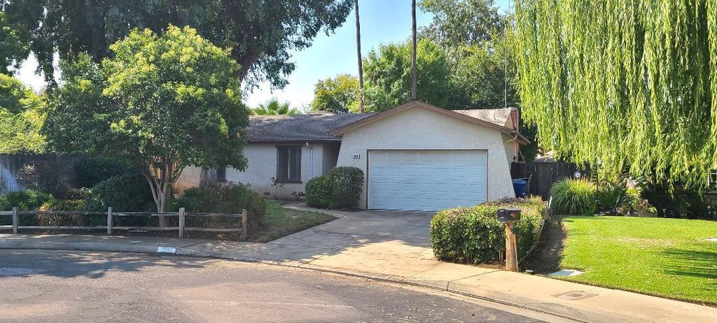 1622 Dennis Avenue, Clovis, CA 93611