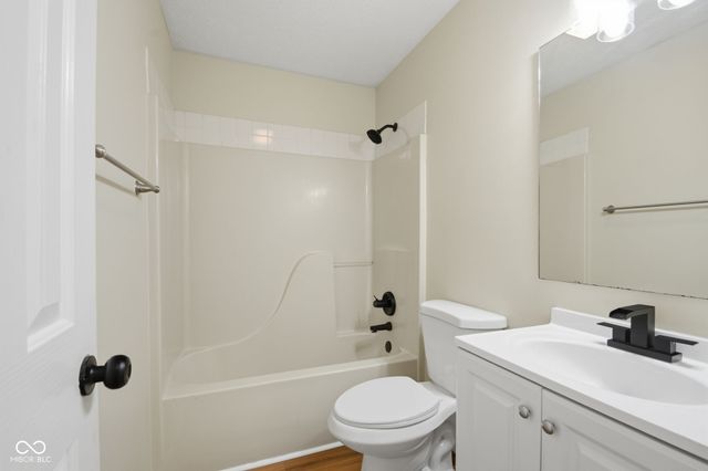 14649 Meadowcreek Drive, Carmel, IN 46033