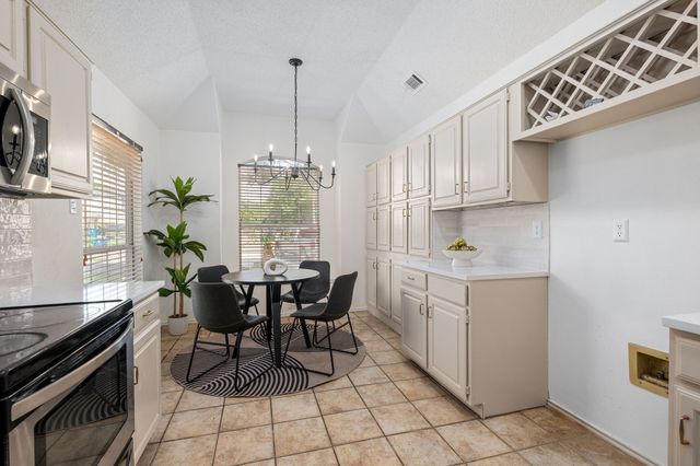2080 Montclair Lane, Lewisville, TX 75067