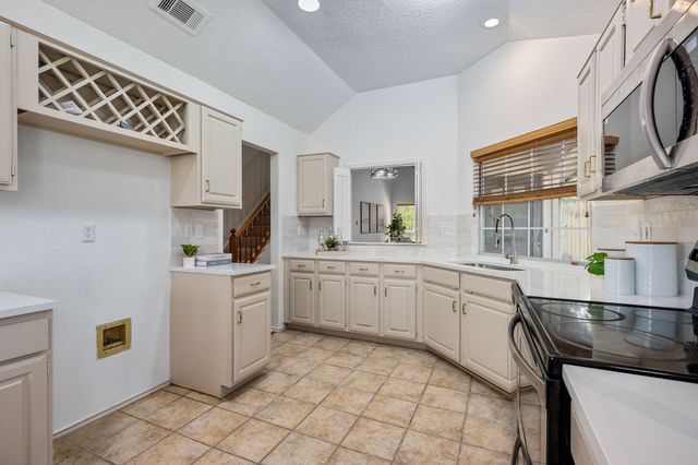 2080 Montclair Lane, Lewisville, TX 75067