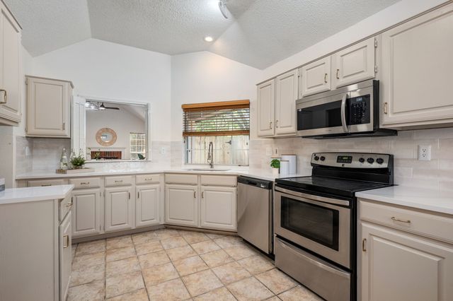 2080 Montclair Lane, Lewisville, TX 75067