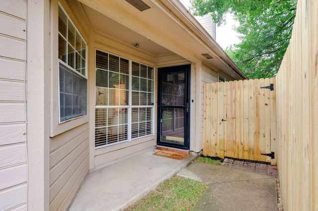 2080 Montclair Lane, Lewisville, TX 75067