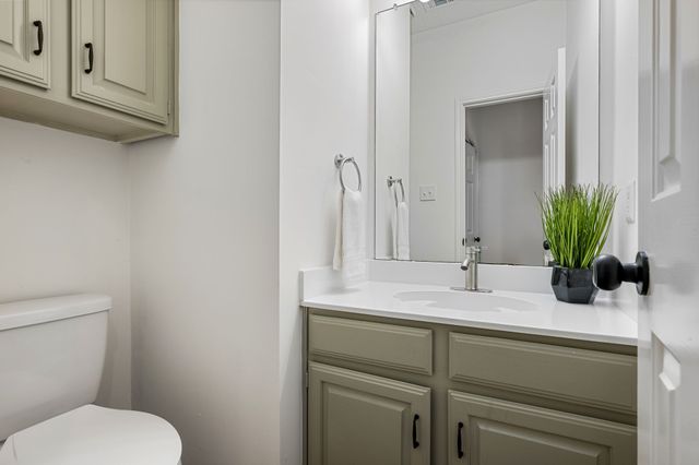 2080 Montclair Lane, Lewisville, TX 75067