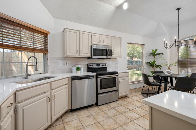 2080 Montclair Lane, Lewisville, TX 75067