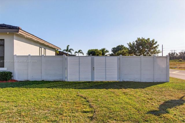 13284 SW 228th St, Miami, FL 33170