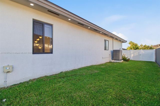 13284 SW 228th St, Miami, FL 33170