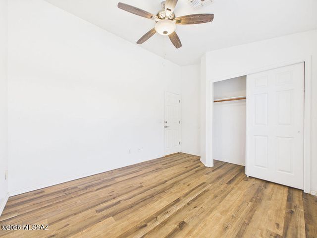 7239 W Silver Sand Drive, Tucson, AZ 85743