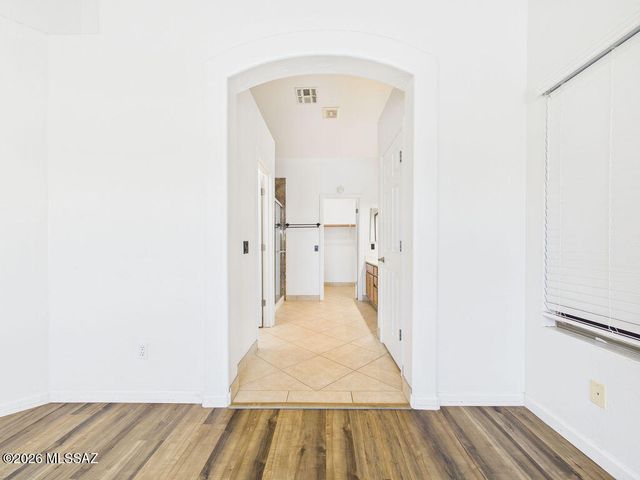 7239 W Silver Sand Drive, Tucson, AZ 85743