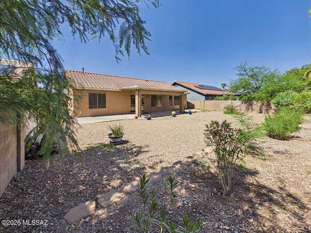 7239 W Silver Sand Drive, Tucson, AZ 85743