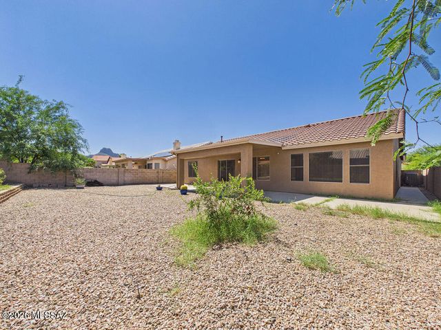 7239 W Silver Sand Drive, Tucson, AZ 85743