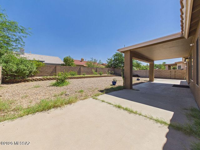 7239 W Silver Sand Drive, Tucson, AZ 85743