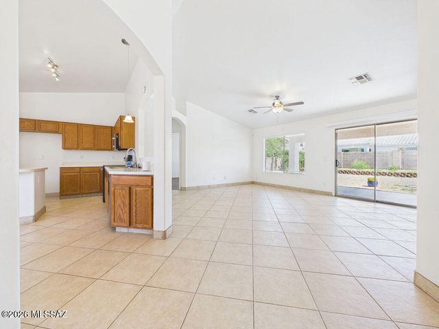 7239 W Silver Sand Drive, Tucson, AZ 85743