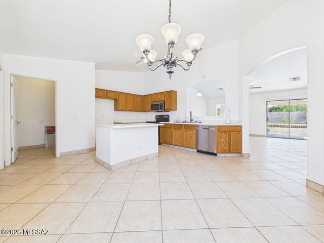 7239 W Silver Sand Drive, Tucson, AZ 85743