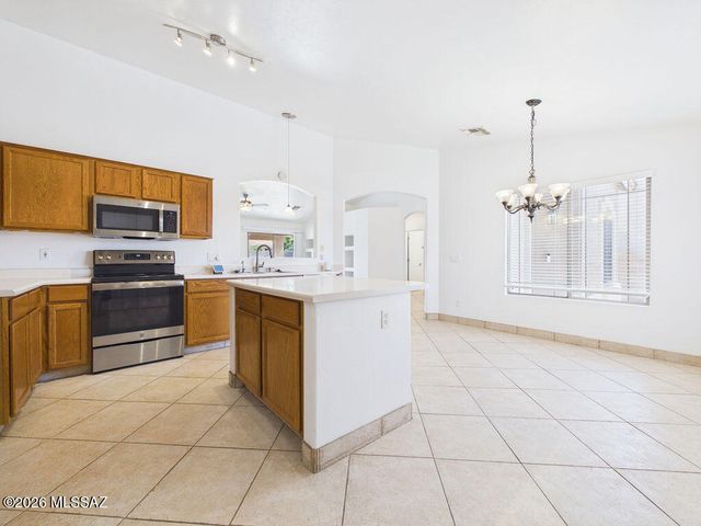 7239 W Silver Sand Drive, Tucson, AZ 85743