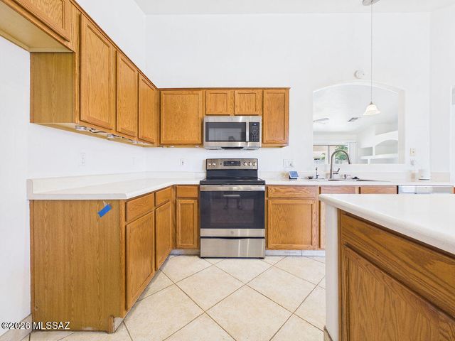 7239 W Silver Sand Drive, Tucson, AZ 85743