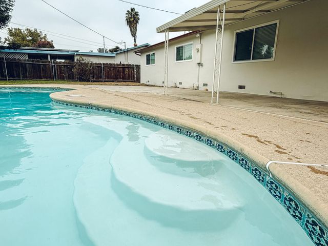 2805 W Beech Avenue, Visalia, CA 93277