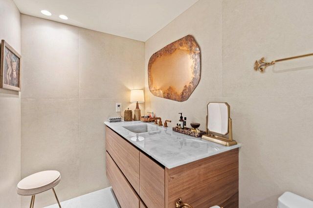 100 Sunrise Avenue 418, Palm Beach, FL 33480
